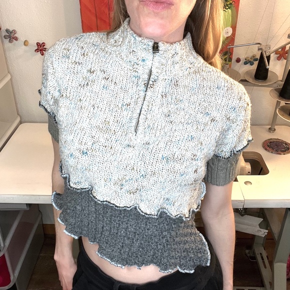❤️3/$30! Cropped Top Sweater Size Medium Gray Cable Knit Short Sleeve - Picture 4 of 10